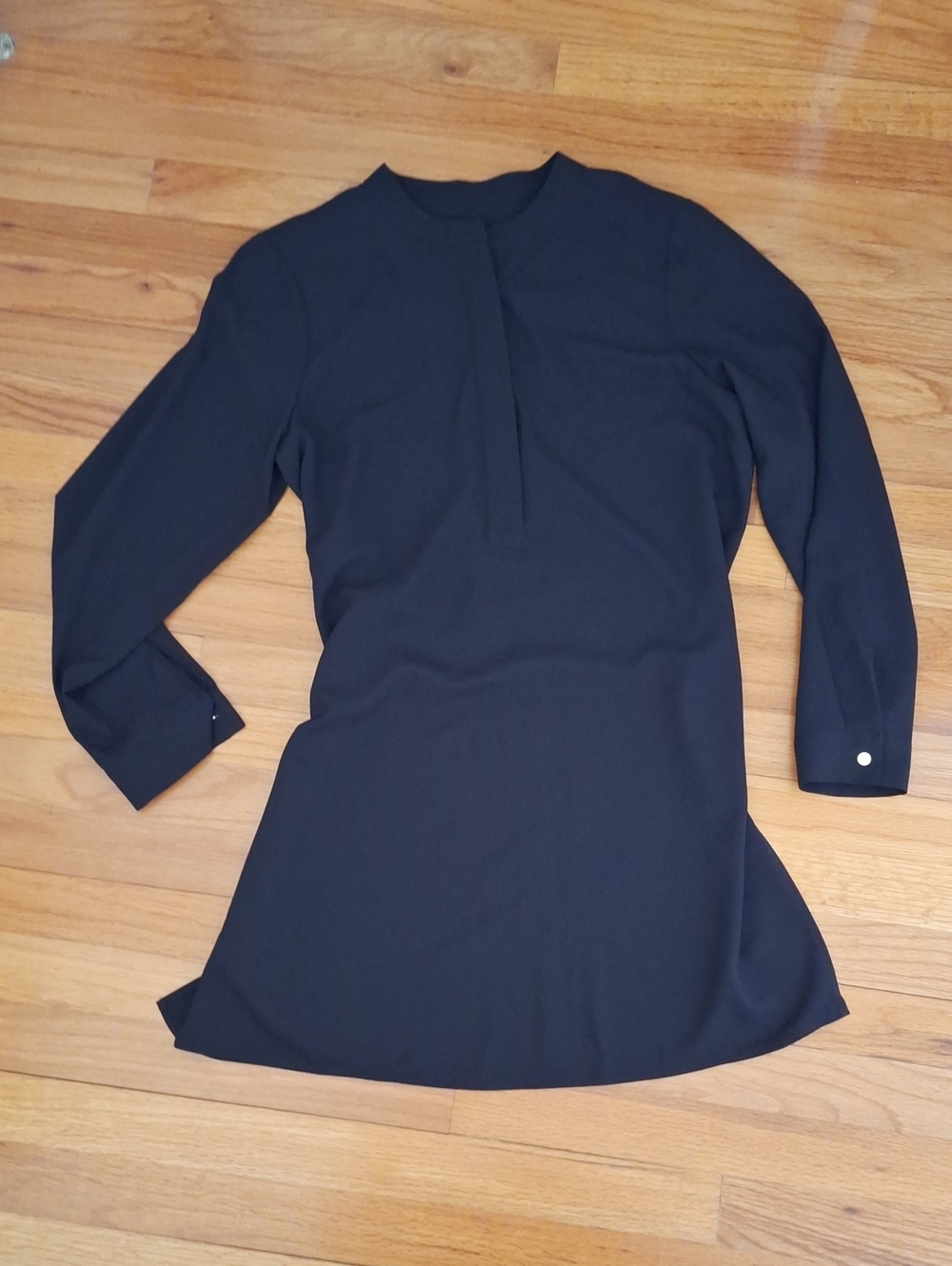 Women's Black Long-Sleeve Tunic Top